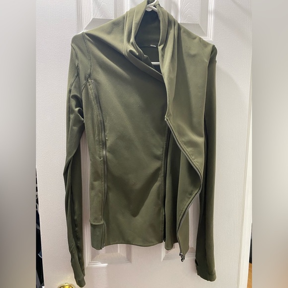 Lululemon jacket size 4 - Picture 8 of 8
